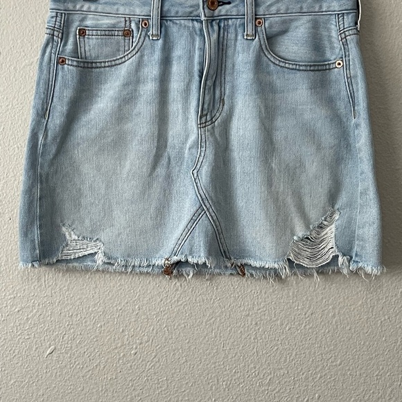 AMERICAN EAGLE Light Wash Distressed Blue Denim Mini Skirt Size 4 - Picture 7 of 8